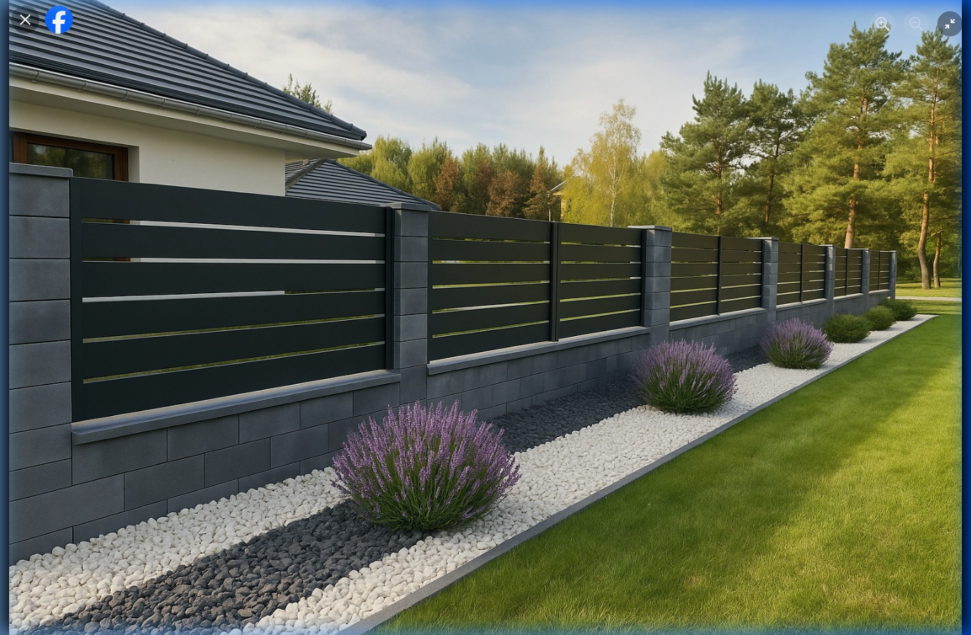 Ogrodzenie palisadowe poziome z lawendą